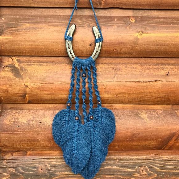 Macrame Horseshoe wall Decor - Picture 1 of 8